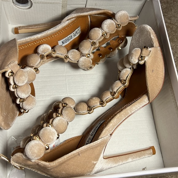 Size 6 - Picture 2 of 3